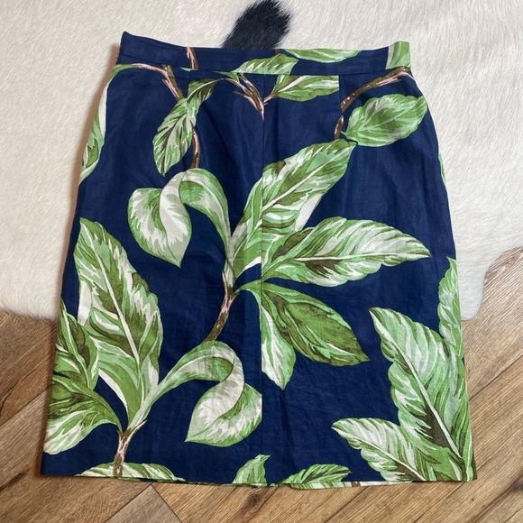 Ann Taylor Women's Skirt in a blue and green floral tropical print - Picture 8 of 8
